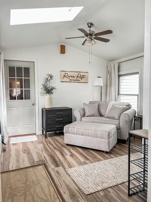 TV, fireplace - Cozy River Retreat with Dock on Mississippi River (Thomson)