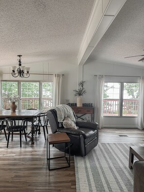 TV, fireplace - Cozy River Retreat with Dock on Mississippi River (Thomson)