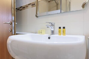 Shower, bidet, towels, toilet paper - Serragli Deluxe Apartament (Firenze)