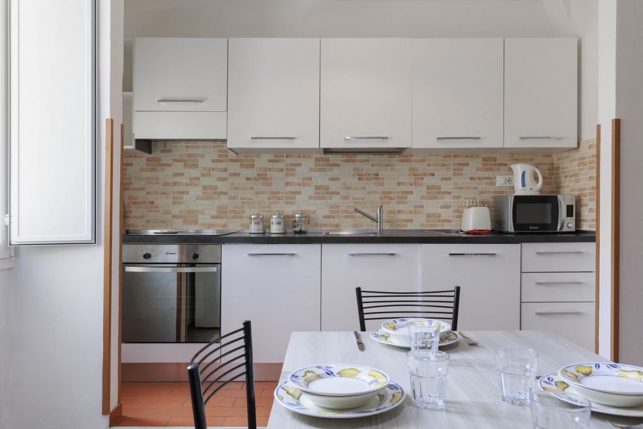 Kjøleskap, mikrobølgeovn, ovn og vannkoker