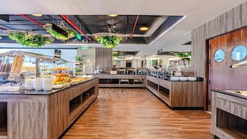 Desayuno continental gratuito y diario