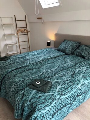 5 chambres, fer et planche à repasser, Wi-Fi, draps fournis