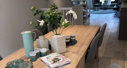 Delightful luxury home for business and private travelers (10P). Heart of downtown!