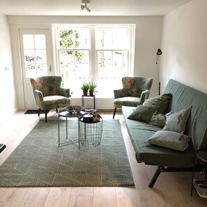 TV - Delightful luxury home for business and private travelers (10P). Heart of downtown! (Dordrecht)