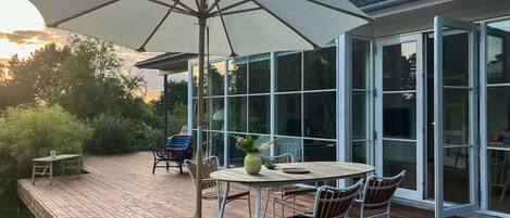 تناول الطعام بالخارج