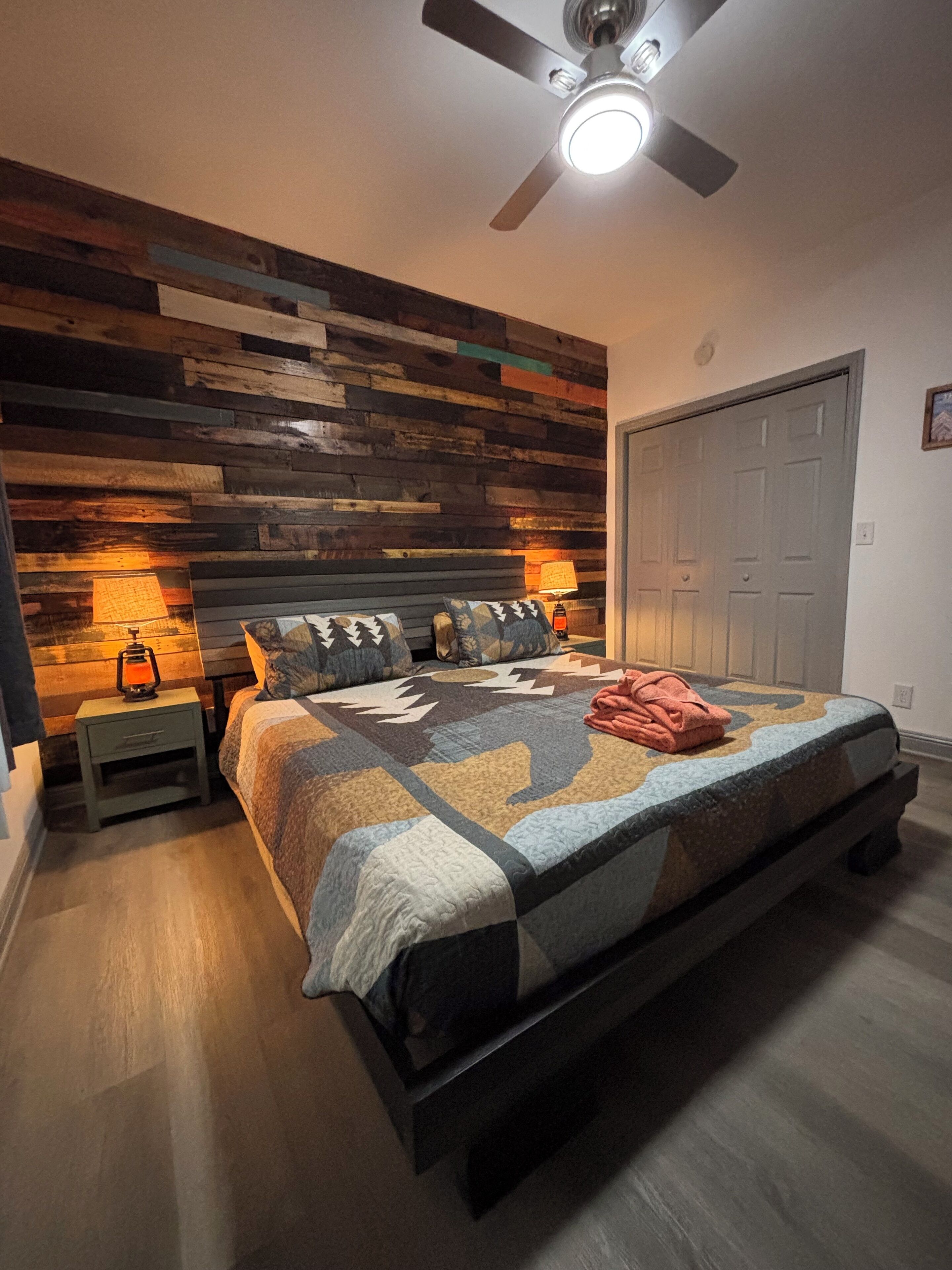 3 soverom, strykejern/-brett, wi-fi (inkludert) og sengetøy