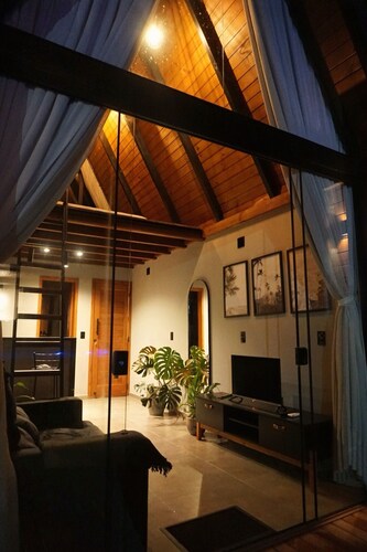 Chalet with pool in the heart of Praia do Rosa