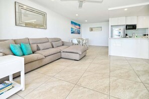 TV - Alex Heads Beachfront Bliss (Sunshine Coast)