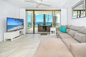 TV - Alex Heads Beachfront Bliss (Sunshine Coast)
