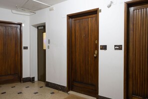 Interior - Ponte Vecchio Terrace Suite with Jacuzzi (Florence)