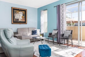 TV - Perfect Disney Locations, Modern, Updated Resort Community Villa (Kissimmee)