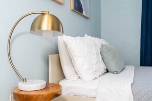 3 slaapkamers, een strijkplank/strijkijzer, gratis wifi, beddengoed