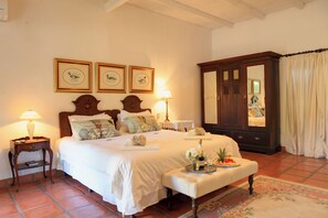 Habitación doble de luna de miel, vista al patio | Wifi gratis