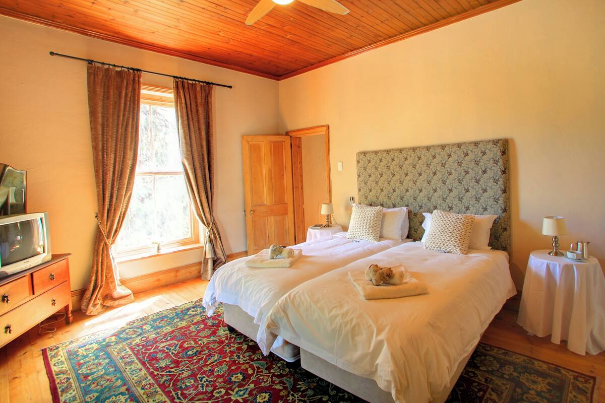 Chambre Classique avec lits jumeaux, balcon, vue colline | Wi-Fi gratuit