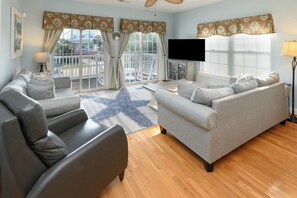 TV - 4 Bedroom, 2nd Row, Shared Pool - Ocean Quarters A - River To Sea (Surfside Beach)