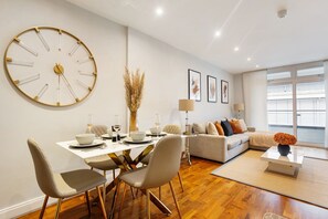Dining - Enjoyable 2-bedroom apartment in cool London neighborhood - Parking included (London)