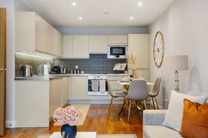 Private kitchen - Enjoyable 2-bedroom apartment in cool London neighborhood - Parking included (London)