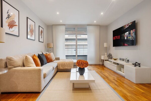 Living area - Enjoyable 2-bedroom apartment in cool London neighborhood - Parking included (London)