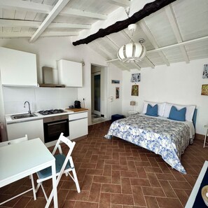 Planxa i posts de planxar, wifi i roba de llit 