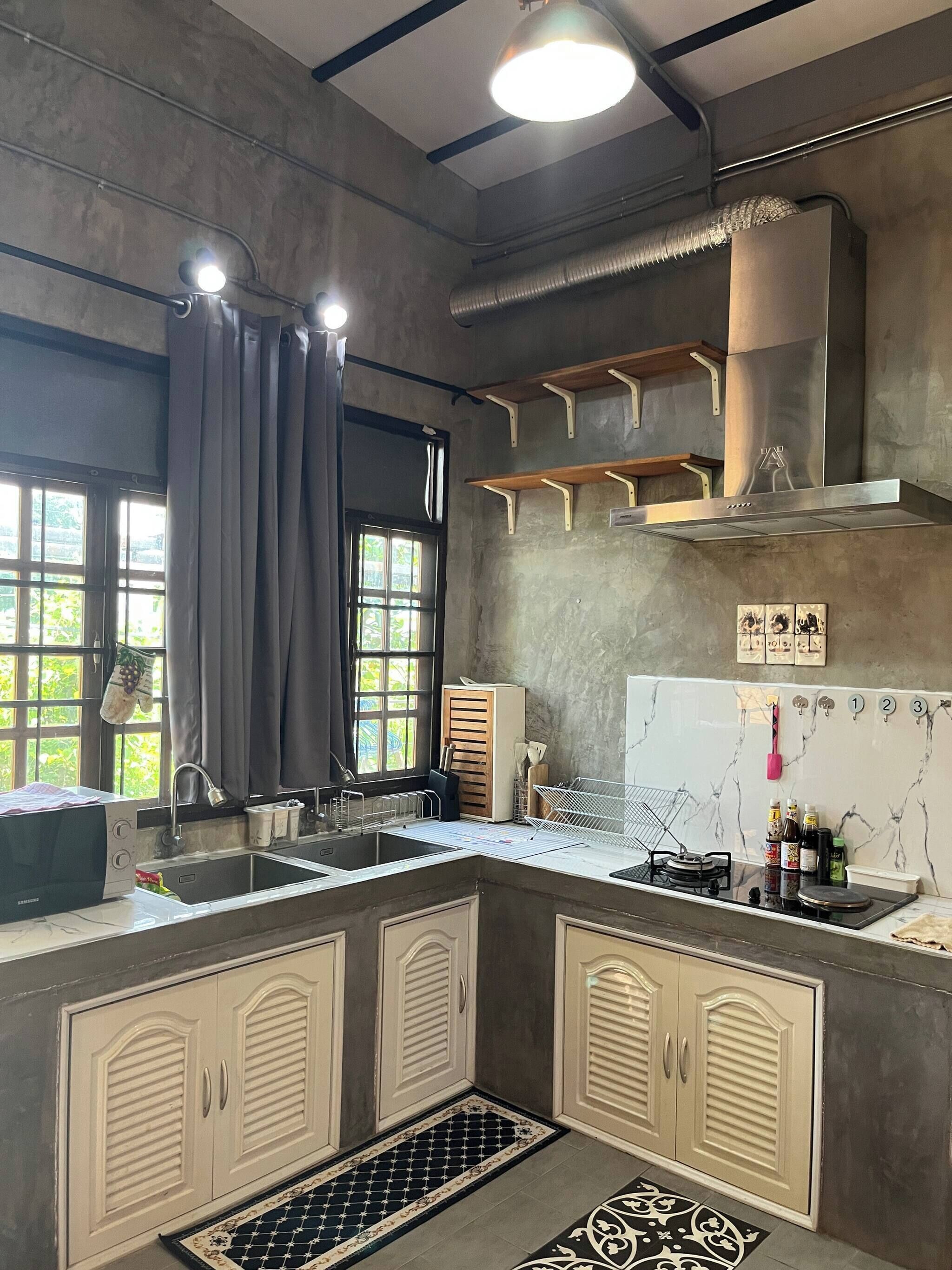 المنشأة من الداخل