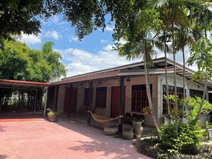 Exterior - Wongtawan House With Comfortable & Relaxing Time (Saraphi)