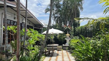 House, 3 Bedrooms, Smoking, Balcony | Garden