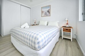 Iron/ironing board, WiFi, bed sheets - Bradman Ave Gem: River Views & Outdoor Activities (Sunshine Coast)