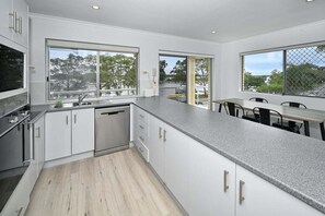 Fridge, microwave, oven, stovetop - Bradman Ave Gem: River Views & Outdoor Activities (Sunshine Coast)