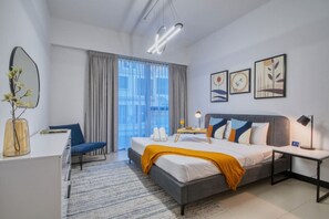 Desk, iron/ironing board, WiFi, bed sheets - Spacious 1BR Sleeps 4+Pool, Gym & Rooftop Terrace (دبي)