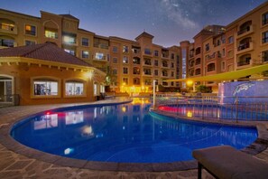 Pool - Spacious 1-BR Opposite Mall with Huge Pool & Gym (Dubai)
