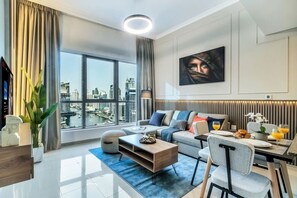 TV - Waterfront Marina Views | Sleeps 4 | Beach & Mall (Dubai)