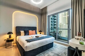 Desk, iron/ironing board, WiFi, bed sheets - Waterfront Marina Views | Sleeps 4 | Beach & Mall (Dubai)