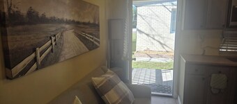 Peaceful Cabin!!Cozy 1-bedroom cabin in perfect Jacksonville with AC