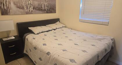 Peaceful Cabin!!Cozy 1-bedroom cabin in perfect Jacksonville with AC