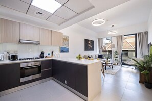 Interior - Urban Escape 1BR w/ pool+rooftop (دبي)