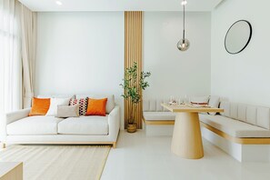 Interior - Brand New Modern and recently upgraded 2BR Home - 12 mins to Boat Ave (ตำบล ศรีสุนทร)