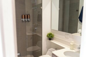 Hair dryer, towels, soap, toilet paper - Coworking airport Tourism downtown candelaria (Bogotá)