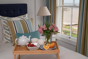 6 bedrooms, iron/ironing board, travel cot, free WiFi - 6 Bed in Southwold (oc-20np) (Southwold)