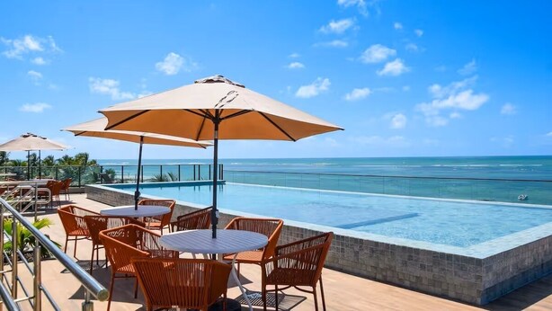 Pool - Beachfront apartment, best stretch of beach. (Tamandaré)