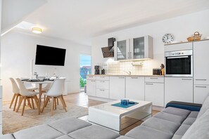 Interior - Apartment 'Haus Annelie Fewo 2' with Private Terrace, Shared Garden and Wi-Fi (Dranske)