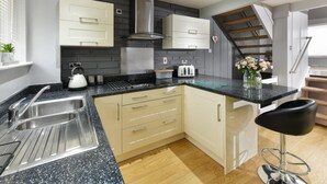 Unclassified image, 4 of 34, button - 3 Bed in Abersoch (oc-sealav) (Abersoch)