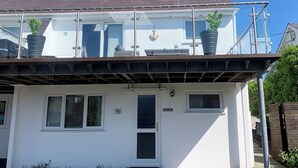 Unclassified image, 2 of 34, button - 3 Bed in Abersoch (oc-sealav) (Abersoch)