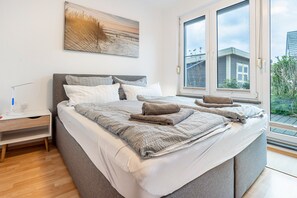 1 bedroom, desk, iron/ironing board, WiFi - Apartment 'Haus Annelie Fewo 01' with Private Terrace, Shared Garden and Wi-Fi (Dranske)