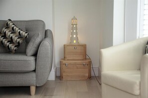 Interior - 4 Bed in Mumbles (oc-hh53) (The Mumbles)