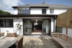Outdoor dining - 2 Bed in Llanmadoc (oc-hh2110) (Llanmadoc)