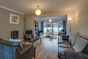 TV - 2 Bed in Llanmadoc (oc-hh2110) (Llanmadoc)