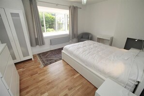 Iron/ironing board, free WiFi, bed sheets - 2 Bed in Llanmadoc (oc-hh2110) (Llanmadoc)