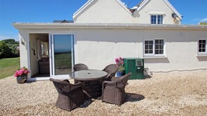 Outdoor dining - 1 Bed in Gower (oc-hh80) (Oxwich)