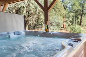 Outdoor spa tub - WALK EVERYWHERE IN UPTOWN  VIEWS GALORE ! PRIVACY AND PEACE W/ HOT TUB AND VIEWS (Sedona)