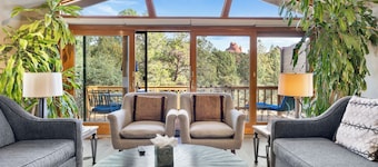 WALK EVERYWHERE IN UPTOWN  VIEWS GALORE ! PRIVACY AND PEACE W/ HOT TUB AND VIEWS